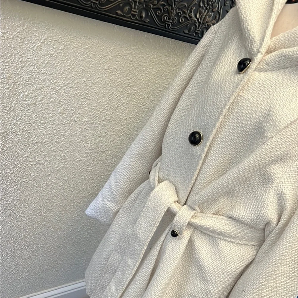 Steve Madden White Cape with Hood and Belt - Picture 6 of 9